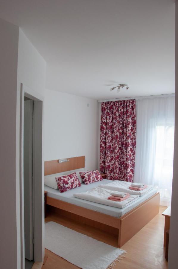 Apartmani Zvirac ソコバニャ エクステリア 写真